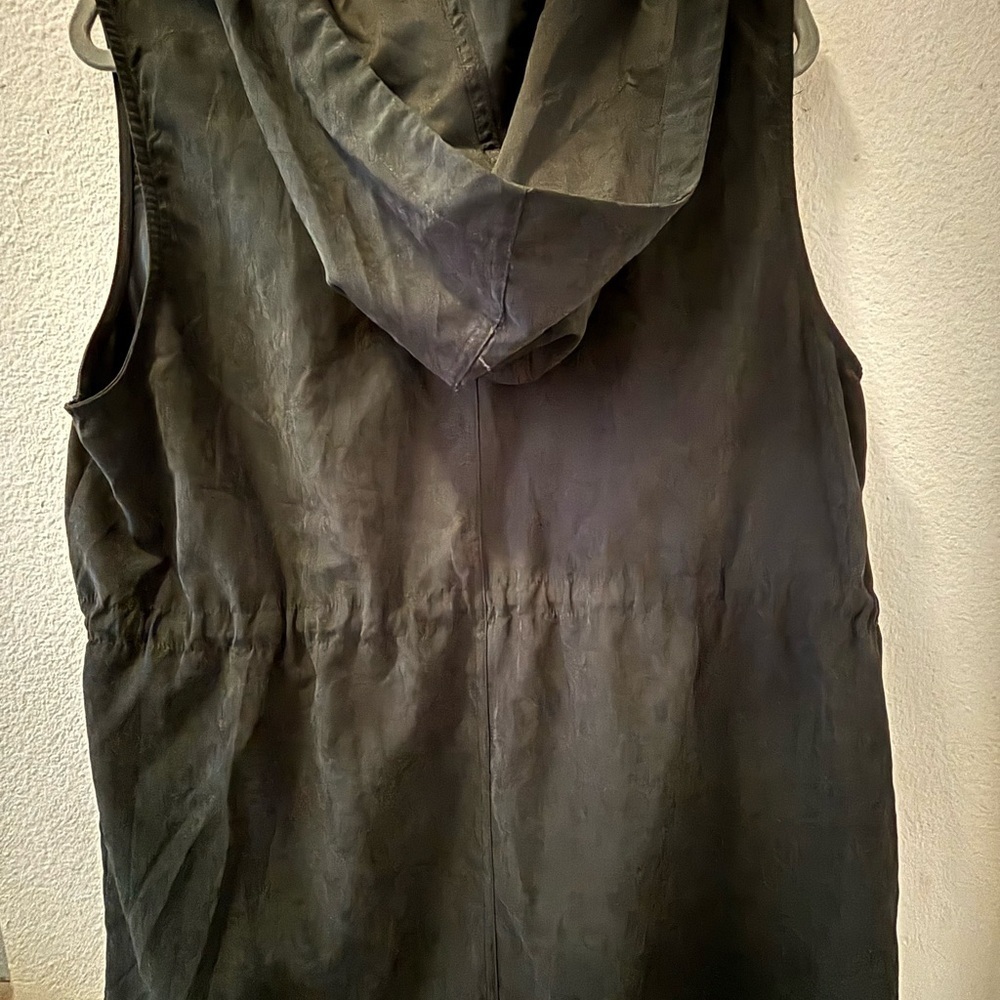 Zenobia Black Vest - Picture 4 of 5